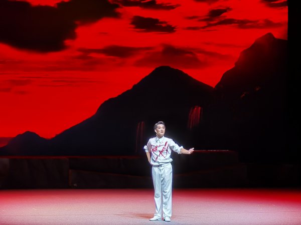 掌尚策 00后挑大梁 “泸州河”川剧《热血芳华》亮相成都